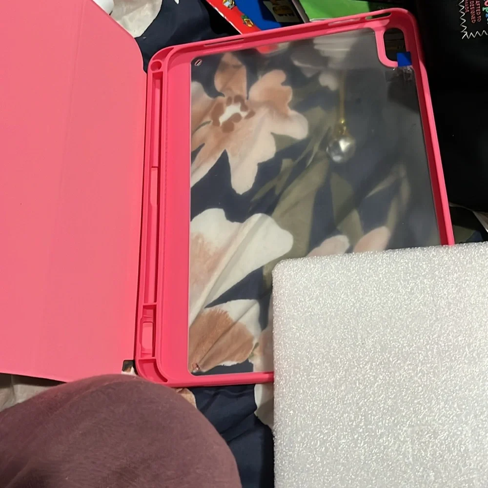 It a new iPad 10 case never used